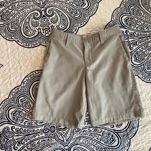 Boys’ Under Armour Light Gray Golf Shorts Size 10